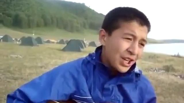 Талантливый парень играет на гитаре !!! смотреть онлайн