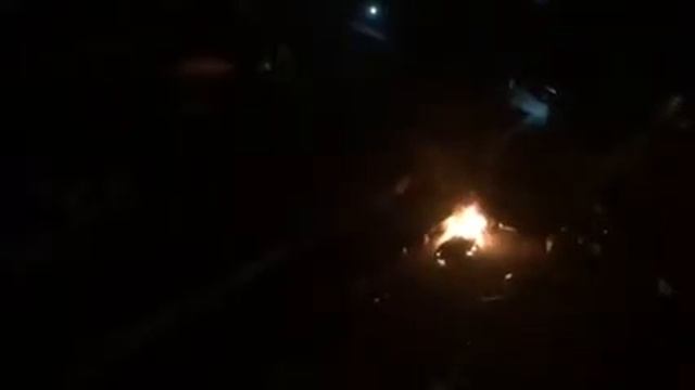 На Радужном ночью подожгли две машины: сгорело семь 3 смотреть онлайн