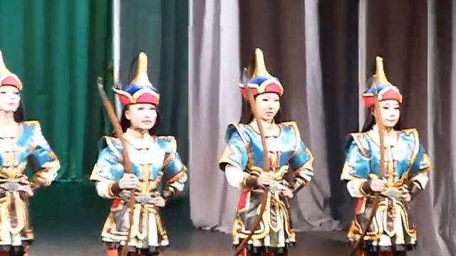 Хореографический ансамбль Саран Туяа, Улан-Удэ - танец "Лучницы" смотреть онлайн