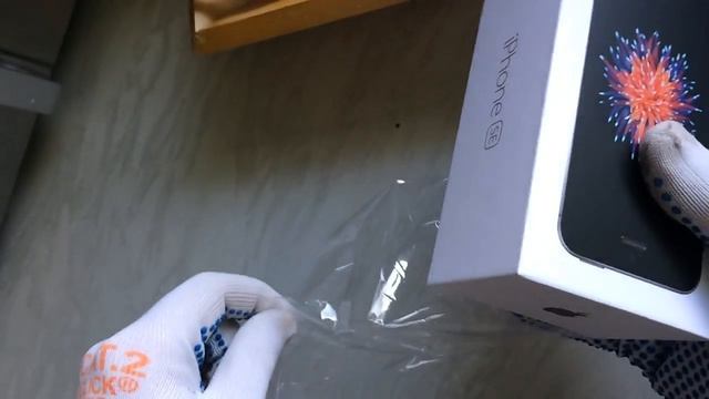 Just an iPhone SE unboxing - You don't need loads of gear to make an awesome ASMR video смотреть онлайн