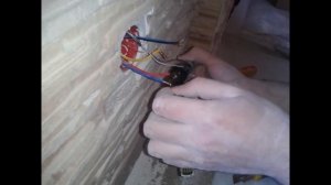 Установка розеток на неровные стены (плитка, камень...)