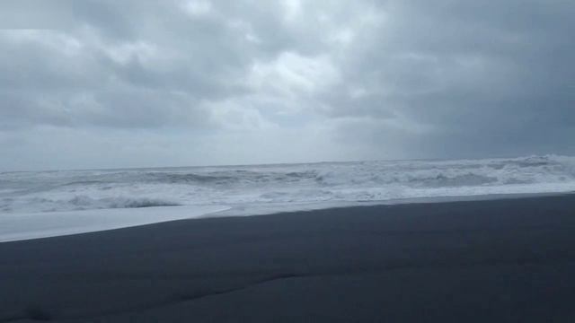 рейнисфьяра в южной исландии, штром, волны - опасность! нервы!