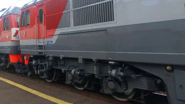 "Впервые на канале!" ТЭП70БС-354/362 С поездом 925/926 "Поезд Памяти" на О.П. Правая белая смотреть онлайн