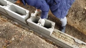 Стройка фундамента из пустотелых бетонных блоков(3)