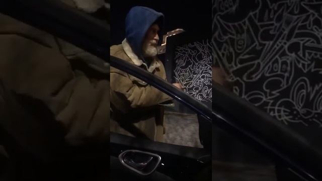 Talking to a homeless Airborne Ranger смотреть онлайн