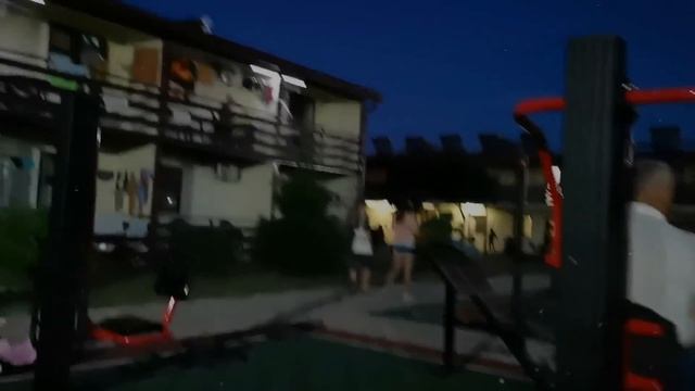 Очередной вечерний поход в магазин смотреть онлайн