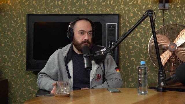 В гостях у BeardyCast - о креслах Herman Miller, эргономике и важности удобного рабочего места смотреть онлайн