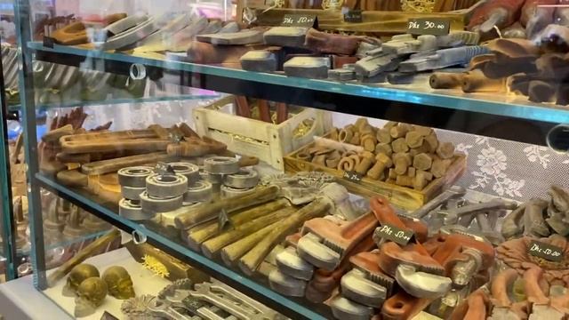 Викуся в Дубай Марине! Детские площадки и магазины игрушек. смотреть онлайн