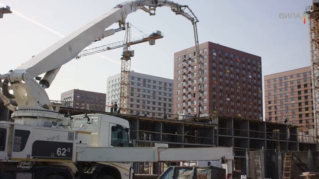 Автобетононасос М62-5 на строительстве жилого дома смотреть онлайн