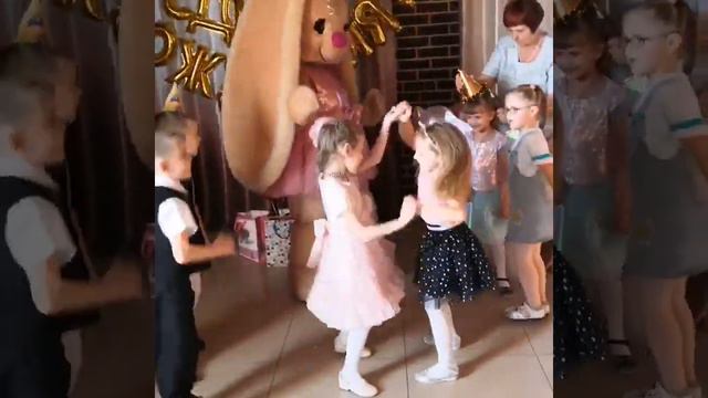Очень красивая зайка находится в г.Братске и рада вашему приглашению в гости смотреть онлайн