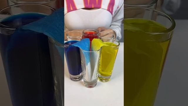 Радуга в стаканах появляется сама. смотреть онлайн