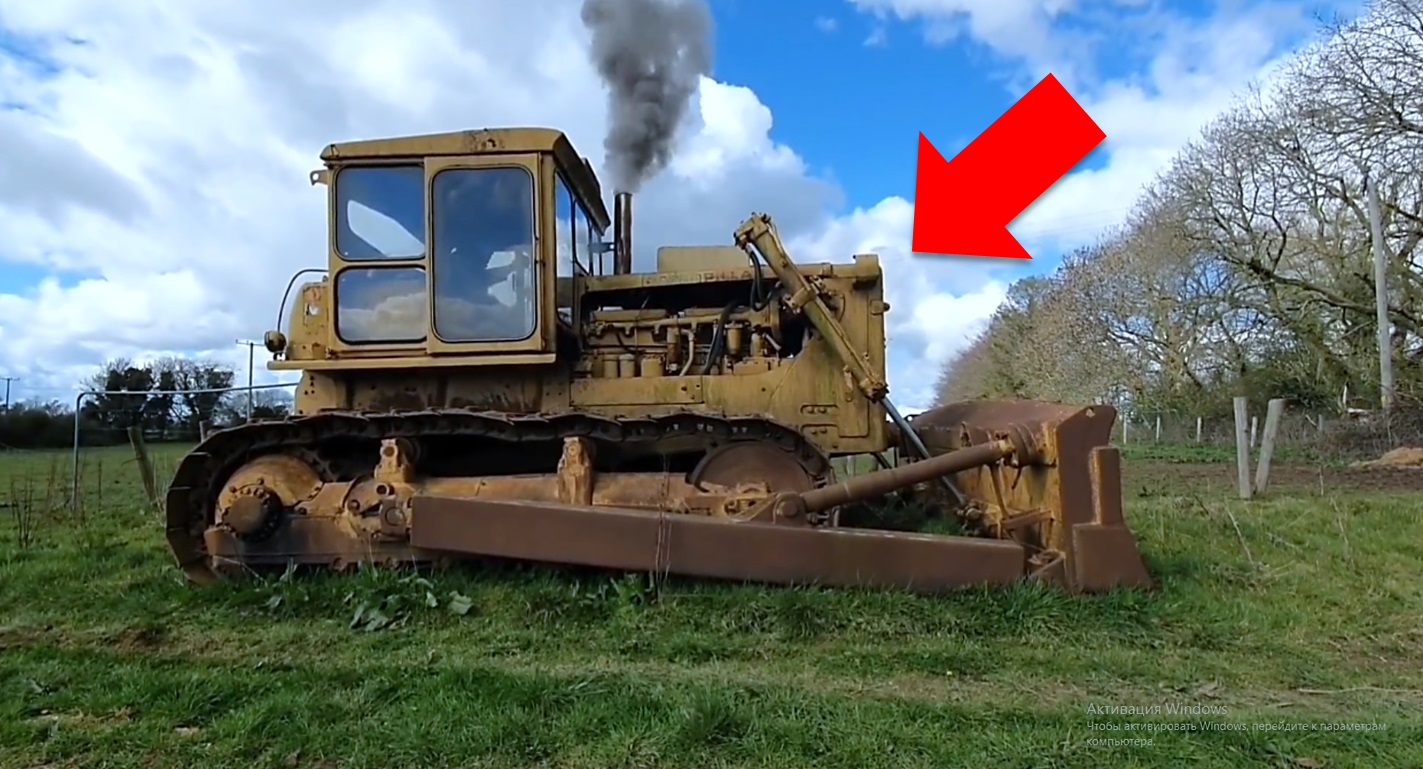 Запуск бульдозера Caterpillar 1979 года. Мощность дизеля - 202 л.с. смотреть онлайн