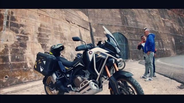 Honda Africa Twin 1000 Vs Honda Africa Twin 1100  4k