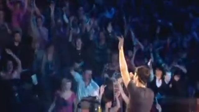 Enrique Iglesias - Tired Of Being Sorry (live)
