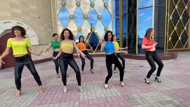 Бачата ледис с Натальей Чеботарь. Казань, школа танцев Манэра смотреть онлайн