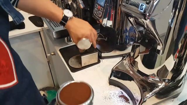 Работа кофемолки Valerio Contti на Амстердам кофе фестиваль 2018 смотреть онлайн