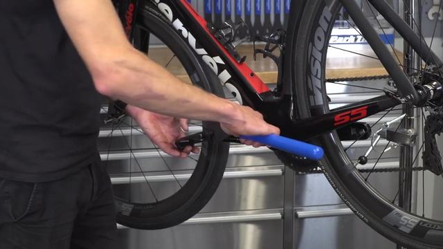 How To Change Pedals | Remove And Install Your Bike Pedals смотреть онлайн
