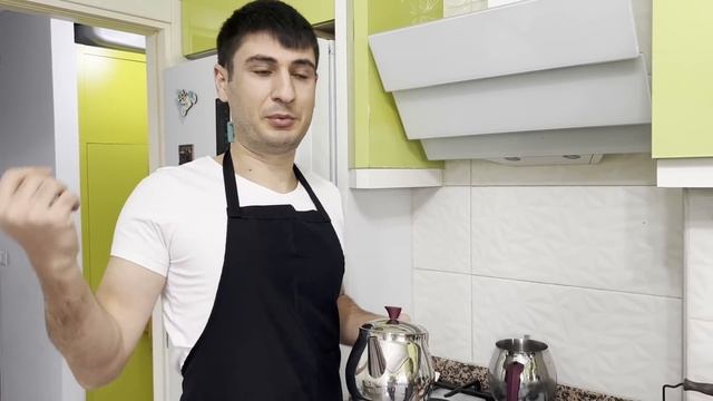 МУЖ ТУРОК ГОТОВИТ НАСТОЯЩИЙ ТУРЕЦКИЙ ЧАЙ ИЗ ДВОЙНОГО ЧАЙНИКА смотреть онлайн