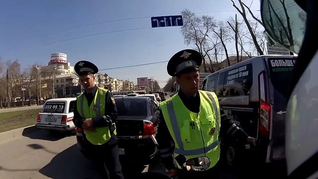 Просто общение мотоциклиста с ГИБДД. Ничего особенного. смотреть онлайн