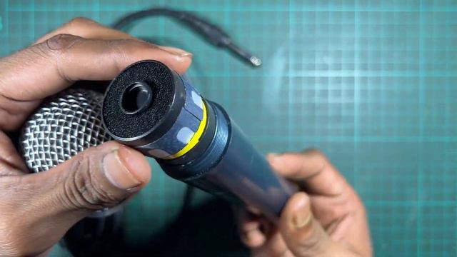 Best Low Budget Dynamic Microphone BETA 58A // Unboxing, Review & Test. смотреть онлайн