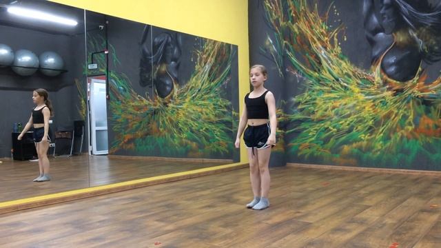 Связка прыжков в гимнастике. Дети 5-8 лет. смотреть онлайн