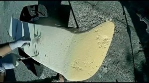 Как сделать спойлер на крышку багажника из монтажной пены и стекловолокна своими руками.