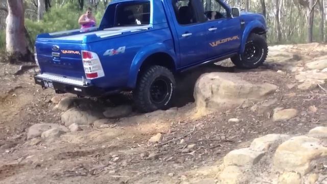 Menai 4x4, Ford pk ranger vs Suzuki grand vitara vs Nissan смотреть онлайн