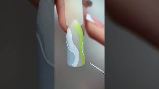 Дизайн ногтей с серебряной втиркой #nailart #shorts #nails смотреть онлайн