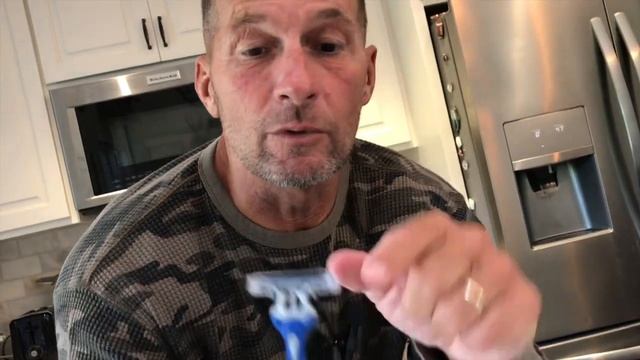 Gillette Sensor3 Comfort Disposable Razors for Men, 8 Count, Lubrastrip Glides Easily Over Your Ski смотреть онлайн