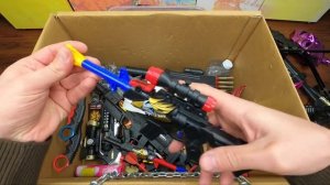 Коробка с хакерским оружием! Взрывчатые вещества, опасные игрушечные пистолеты ножи острые керамбит