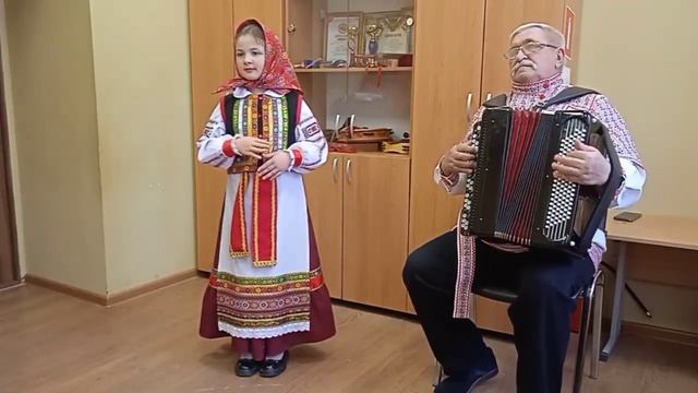 Куманченко Софья, колядка "Колида не перепелка", "У нас по лугу,лугу" песня Воронежской обл. смотреть онлайн