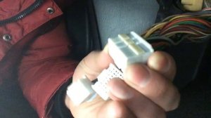 Как вытащить пин -провод из коннектора автомобиля.