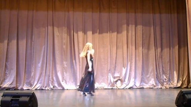 Пою на сцене "Светят в темном небе звезды". Русский+чеченский смотреть онлайн