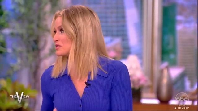 Trump Welcomes Tim Scott To 2024 Race | The View смотреть онлайн