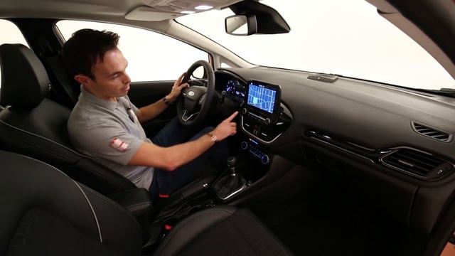 Auto Plus à bord de la Ford Fiesta (2017) смотреть онлайн