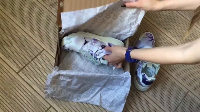 Reebok Women's Furylite Graphic Fashion Sneake смотреть онлайн