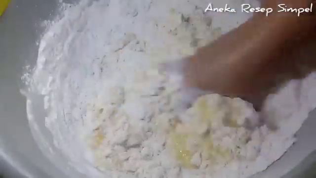 CARA MEMBUAT KERUPUK KEJU DENGAN 2 BUNGKUS TEPUNG KETAN JADINYA 1 LOYANG смотреть онлайн