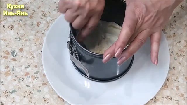 НОВЫЙ ГОД 2022 ПРАЗДНИЧНЫЙ СТОЛ. СУШИ САЛАТ, РОЛЛ САЛАТ КАК В РЕСТОРАНЕ! Салатик простенький! смотреть онлайн