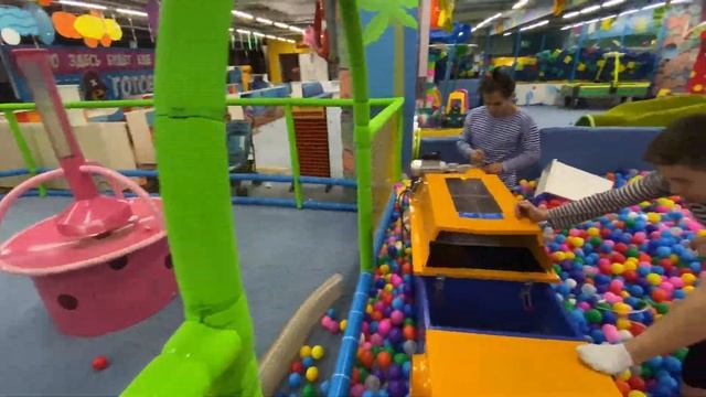 Уборка Острова Сокровищ в ТЦ XL смотреть онлайн