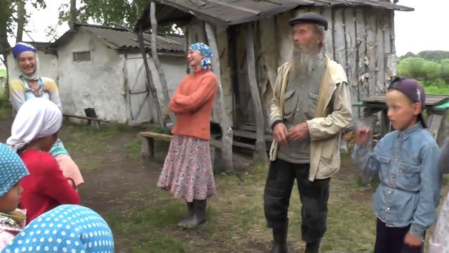 Как правильно брать ягоды клубники. 29. 06. 2016 смотреть онлайн