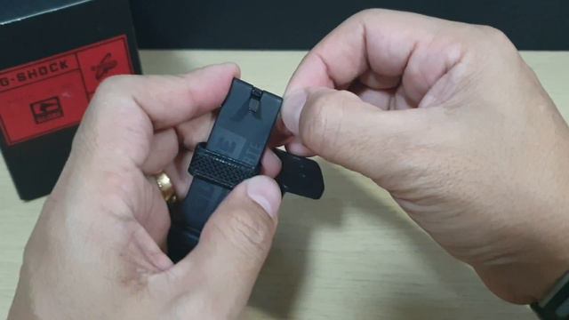 G-Shock | How to change the strap keeper | Tutorial смотреть онлайн