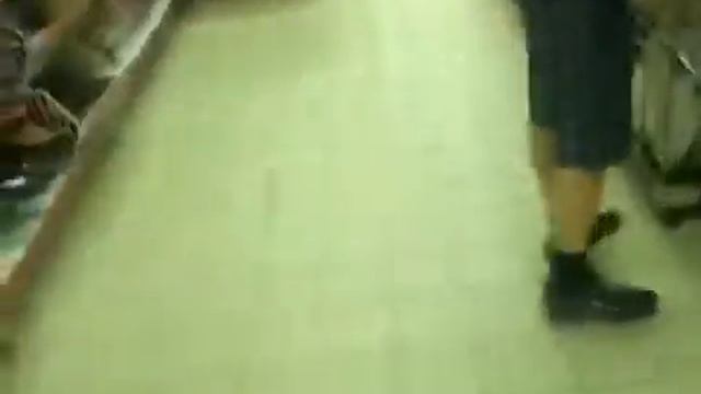 В супермаркете после дождя смотреть онлайн