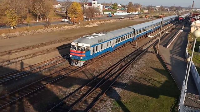 Дизель-поезда ДР1А-132 и ДР1А-151 на ст. Старые Дороги смотреть онлайн