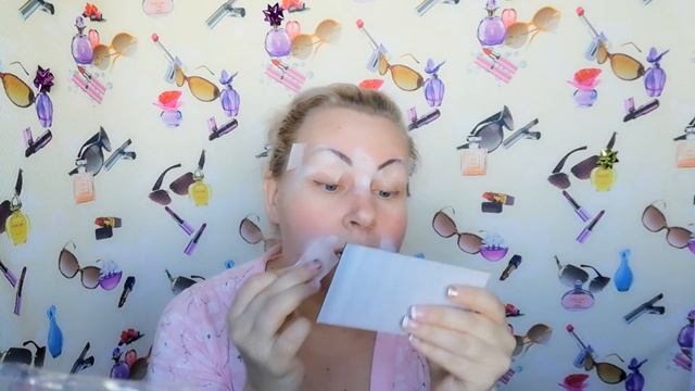 УДАЛЯЕМ УСИКИ И ВОЛОСКИ БРОВЕЙ// ПРИ ПОМОЩИ ВОСКОВЫХ ПОЛОСОК смотреть онлайн