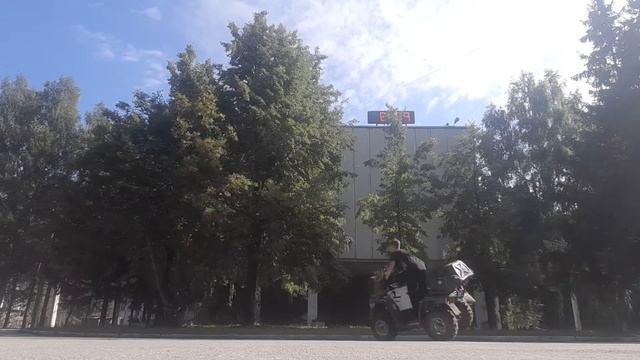 Езда на двух колесах на квадроцикле Yamaha Linhai M200 смотреть онлайн