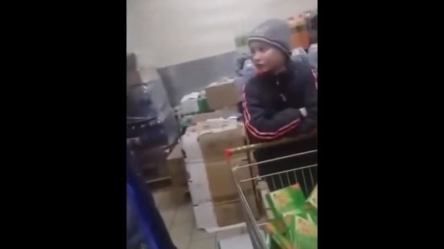 Я смотрю видео ШКОЛЬНИК ПЫТАЛСЯ УКРАСТЬ ШОКОЛАДКУ В МАГАЗИНЕ. ПОСЛЕДСТВИЯ смотреть онлайн