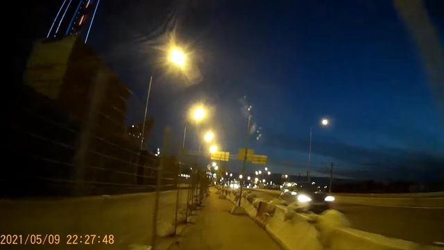 9 мая 2021. Посмотреть салют с Яхтенного моста. Туда и обратно смотреть онлайн