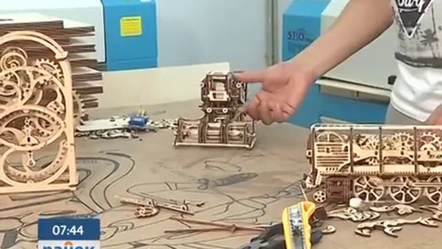 Бизнес на производстве уникальных конструкторов из фанеры смотреть онлайн