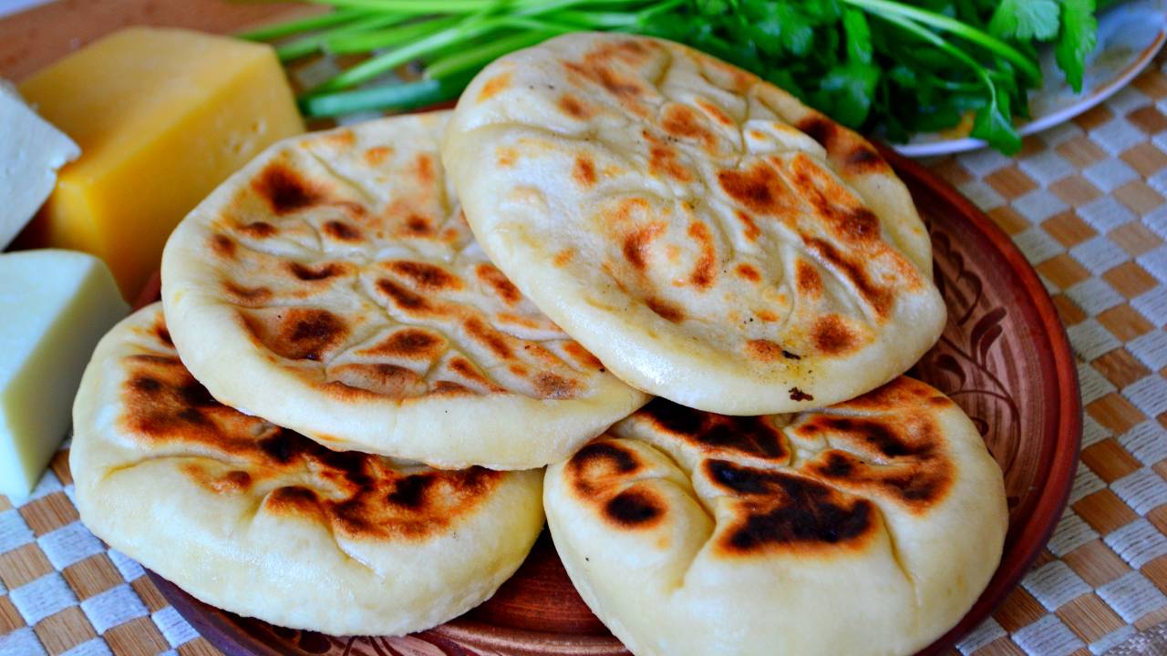 Как приготовить Хачапури с сыром на сковороде смотреть онлайн