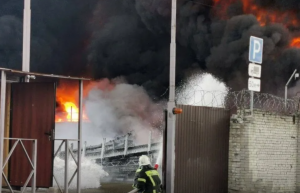 В Дзержинске склад химической продукции сгорел дотла: репортаж с места событий
